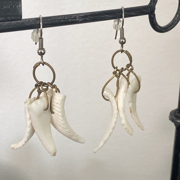 Seashell Dangle Bohemian Drop Earrings Natural White Shell Cluster Beach Goddess - Picture 10 of 13